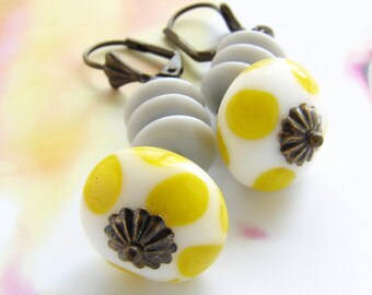 Vintage yellow gray drop earrings, glass drop earrings, yellow polka dot dove gray earrings, mod lemon pastel gray earrings