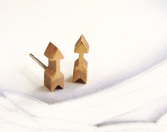 Arrow studs, arrow stud earrings, gold arrow post earrings, cupid arrow studs vintage stud earrings, 3 dimensional arrow stud earrings