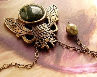 Insect necklace cicada necklace green agate stone bee necklace,  bee necklace