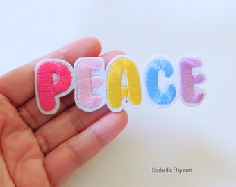 Stickerpatch Peace: geborduurde regenboogappliqué