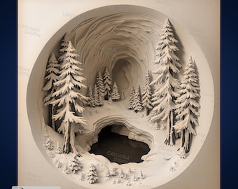 Könnte beinhalten: Eine weiße Papierreliefskulptur, die eine schneebedeckte Waldszene mit einer Höhlenöffnung in der Mitte darstellt. Die Höhle ist dunkel und der Wald ist voller Kiefern, die mit Schnee bedeckt sind.
