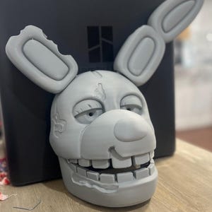 NUEVA Máscara portátil de conejo amarillo / trampa de resorte FNAF Five Nights At Freddys