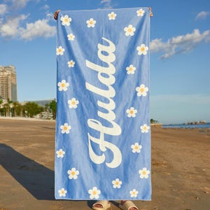 Custom Daisy Name Beach Towel, Personalized Name Bath Towel ，Monogram Pool Towel，Vacation Gift，Personalized Monogram Pool Towel，Party Favors