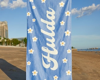 Personalisierte Gänseblümchen Strandtuch, benutzerdefinierte Name Handtuch, süße Sommer Pool Handtuch, Mädchen Urlaub Geschenk, adrette Strandtuch