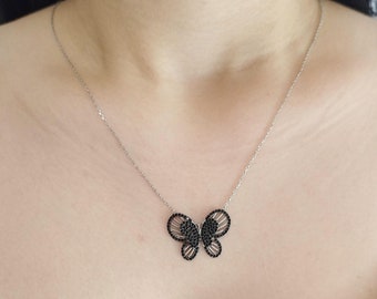 Collar de mariposa de plata de ley: colgante minimalista de circonita cúbica