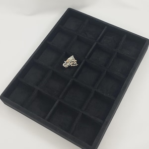 Plateau de rangement pour bijoux en velours : présentoir en perles d'alcantara (200 x 250 mm)