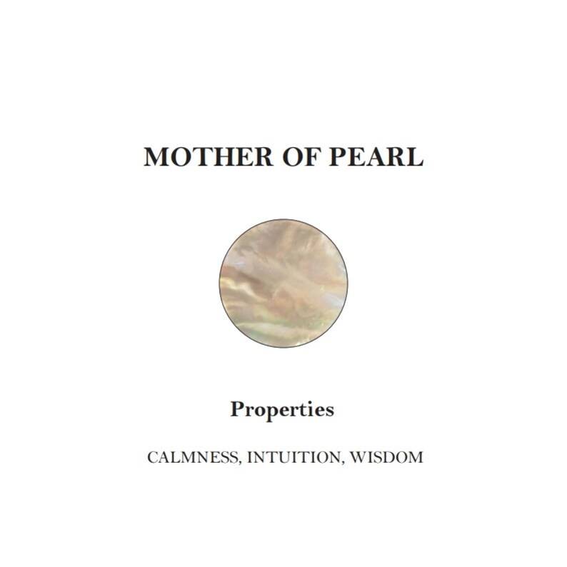 Puede incluir: Primer plano de n&aacute;car, un material natural con colores iridiscentes. El texto "MOTHER OF PEARL" est&aacute; por encima de la imagen. El texto "Properties" est&aacute; debajo de la imagen, seguido del texto "CALMNESS, INTUITION, WISDOM".