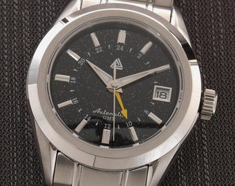 Stylish and Sporty 39mm GMT Automatic Watch with Custom Stainless Bracelet