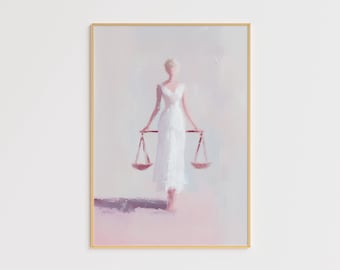 Op de afbeelding: Een schilderij van een vrouw in een witte jurk die in elke hand een weegschaal vasthoudt. De achtergrond is zacht roze en blauw.