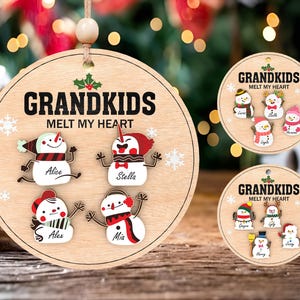 Joyeux Noël petits-enfants font fondre mon coeur ornement Svg, nom personnalisé bonhomme de neige, cadeau pour grand-parents fichier découpé au laser Svg, cintre rond en bois