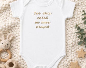 Body bordado para bebé FIV® - Body de algodón orgánico para bebé - Pelele "Por este niño oramos" - Body para anunciar el embarazo®