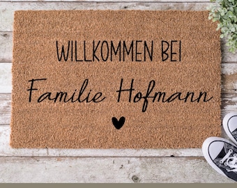 Personalisierte Fußmatte mit Namen – „Willkommen bei Familie [Name]“ – Geschenkidee Einzug, Hochzeit, Familie, individuell, Geschenkideen