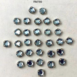 Vintage Rose Montees - 3.75mm Light Blue Glass in Silver Setting