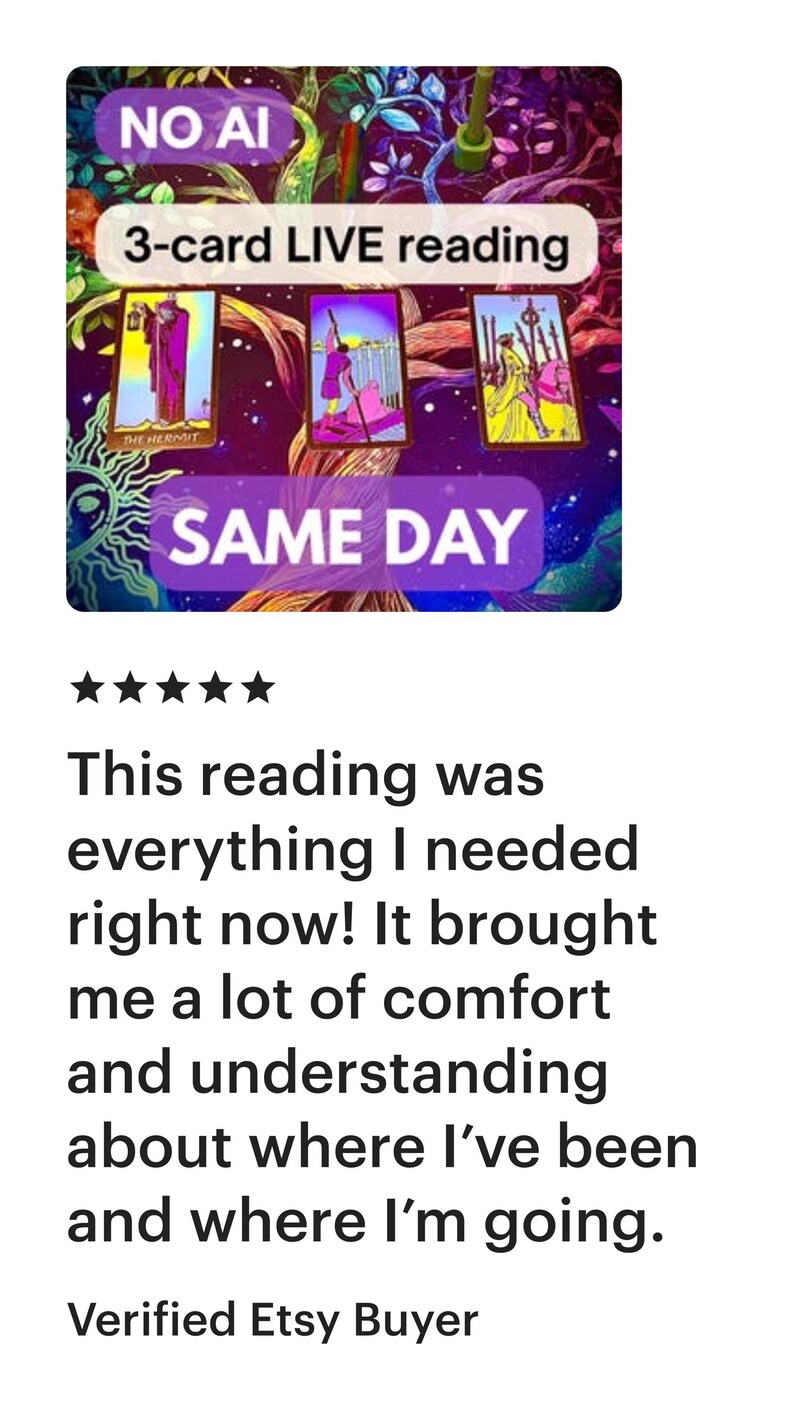 Pode incluir: Gr&aacute;fico digital com tr&ecirc;s cartas de tarot e o texto "3-card LIVE reading" e "SAME DAY". A imagem inclui as palavras "NO AI" e uma avalia&ccedil;&atilde;o do cliente.
