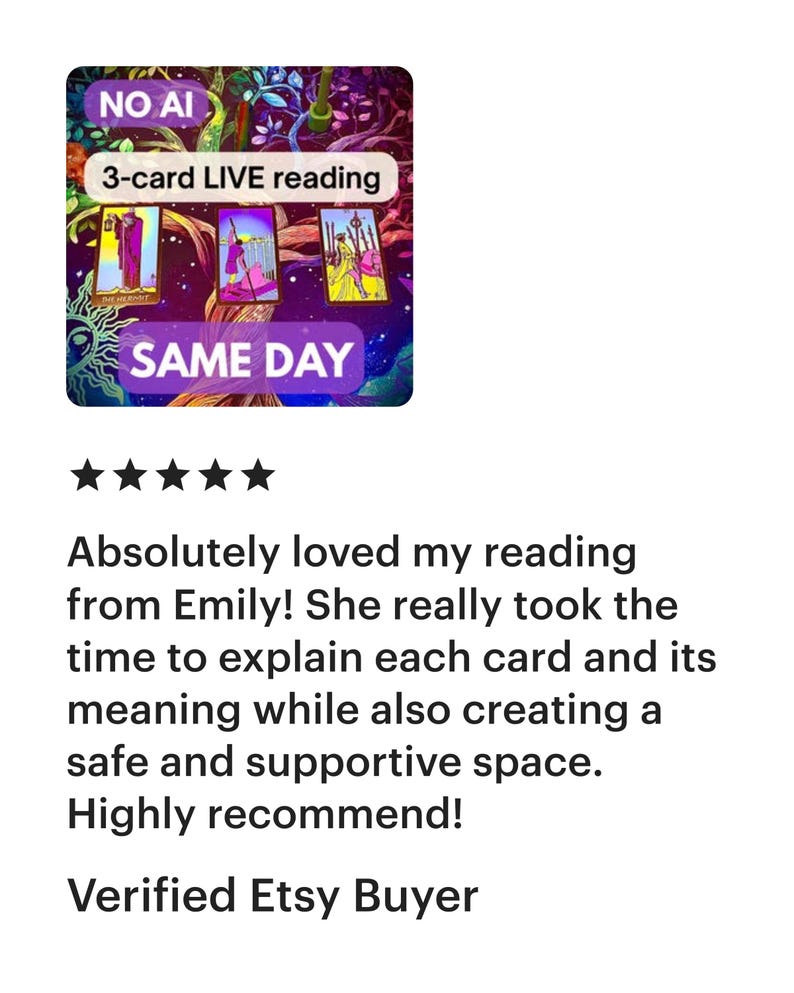 Pode incluir: Um gr&aacute;fico com o texto "NO AI" e "3-card LIVE reading SAME DAY". O gr&aacute;fico apresenta tr&ecirc;s cartas de tarot com ilustra&ccedil;&otilde;es coloridas. Abaixo, uma avalia&ccedil;&atilde;o do cliente com uma classifica&ccedil;&atilde;o de cinco estrelas.
