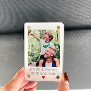 パーソナライズされたお父さんの車のバイザークリップ写真付き、カスタムお父さんと息子の写真の車のバイザークリップ、父の日のギフト安全運転のお父さんの写真のバイザークリップ