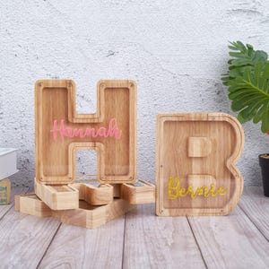 Alcancía con letras de madera, hucha de madera personalizada, hucha con inicial personalizada, hucha, regalo para niño, regalo para bebé, regalo para bebé.