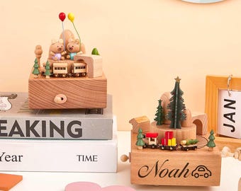 Carillon con nome del bambino inciso, trenino musicale in legno personalizzato, regalo per baby shower, carillon in legno, giostra giocattolo per regali di compleanno