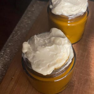 Whipped 1122+ medicinal grade tallow and manuka honey moisturizer.
