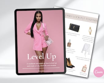 Op de afbeelding: Een digitale tablet met een werkboekcover getiteld Level Up met een roze blazer-outfit, naast een pagina met modetips, een zwarte tas, een gouden horloge, nagellak, een wit topje, zwarte hakken en een parfumflesje.