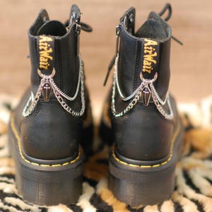 Coffin Boot Chains: Spooky Y2K Jewelry Charm for Goth & Punk Rock Fashion Lovers - Perfect Gift for Doc Martens