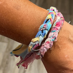 Pulsera de tela trenzada Pulsera de tela rasgada Pulsera de la amistad gruesa Joyería bohemia hecha a mano Regalo para adolescente Regalo para ella
