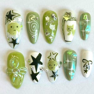 Uñas postizas Kawaii Smiski / Uñas acrílicas divertidas y divertidas / Diseño de uñas de estrella Smiski / Uñas postizas adorables, regalo para ella, uñas de calidad profesional