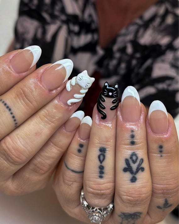 かわいい猫のフレンチプレスネイル、白黒猫のネイルアート、猫好きの