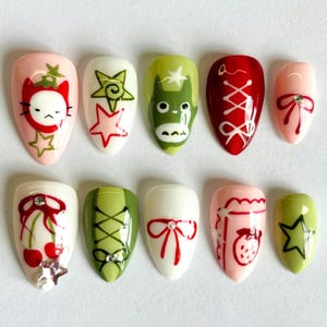 Uñas postizas de personajes de anime, diseño de uñas de Totoro verde y rojo inspirado en Ghibli, uñas postizas kawaii, uñas lindas, uñas hechas a mano