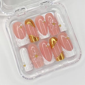 Luxury 3D Flower Press On Nails, Wedding Nails, Gold and White Floral Press Ons, Hand-painted Floral Nail Art, Formal Occasions, Daily Nails