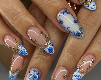 Chinoiserie Blue Porcelain Inspired Nails, Ceramic Blue and White Floral Press-on Nails, Gold Foil Elegant Nail Art for Special Occasions