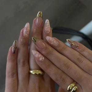 Gold White Press on Nails Elegent Custom Handmade Nail Set, Luxury Daily Nails Press Ons, Wedding Nails, 3D Nail Art, Gift for her