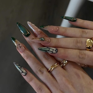 Presse aile de papillon sur les ongles, décoration d'ongles Emeraude de l'Ouest vert émeraude, faux ongles inspirés de la nature, ongles faits main de luxe, ongles sur mesure