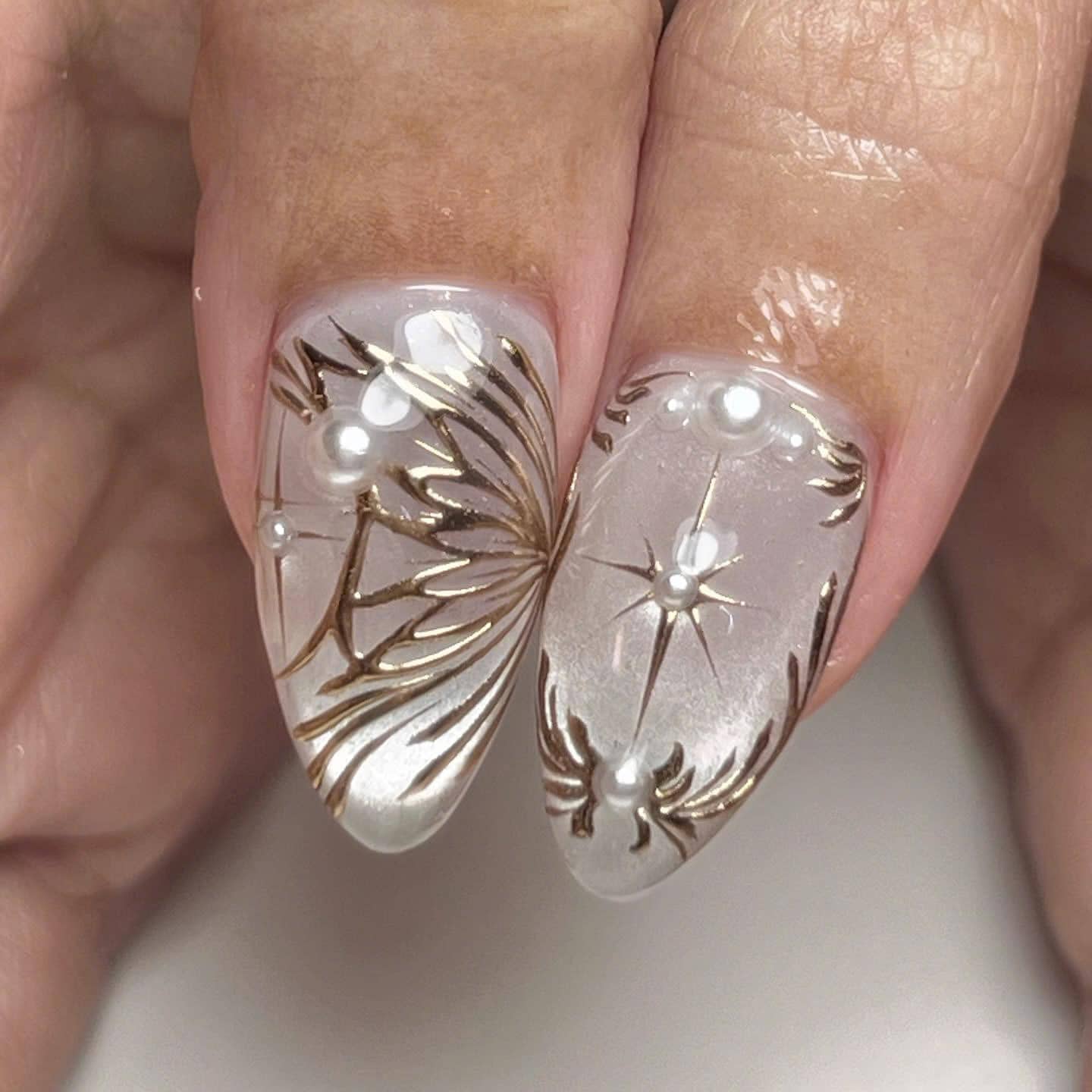 Gold Foil Pearl Nails That Shine