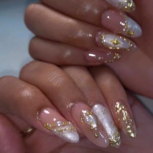 Elegant Pearl Gold Nails, Celestial Luxury Press On Nails, Hand Made Elegant Press Ons, Faux Acrylic Nails, Wedding Nails, Gift for Mom
