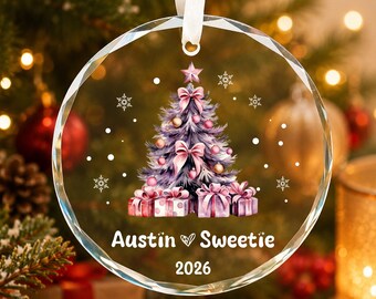Personalisierter Weihnachtsschmuck für Paare, Glas-Erinnerungsstück mit Namen und Jahreszahl, Geschenk zum ersten Weihnachtsfest für Ehepaare, Hochzeitsgeschenk