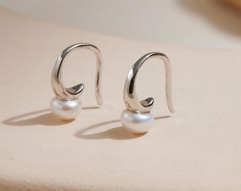 Pendientes de aro minimalistas de plata de ley 925 con perlas, aros pequeños de perlas de agua dulce, joyería de plata para el día a día.