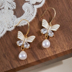 Natural Freshwater Pearl Butterfly Earrings,Butterfly Hoop Earrings,Earrings for summer,Pearl Dangle Earrings,Gift for her,Mother's Day Gift
