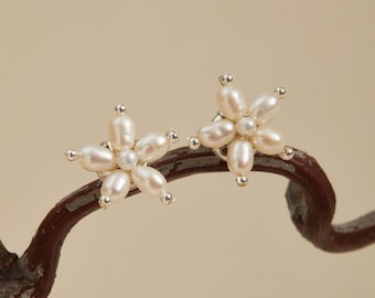 Dainty Freshwater Pearl Flower Suds, Pearl flower earrings necklace set, Minimalist Studs Jewelry, Garden Wedding Flower Earring Necklace