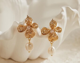 Natural Baroque Pearl Earrings with Flower, Floral Garden Party Earrings, Wedding Jewelry Gift, Gold Flower Pearl Drop Earrings, Bridal Gift