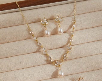Natural Freshwater Pearl Wedding Jewelry Set,Pearl Earrings for Bridesmaid,Dainty Pearl Jewelry for Wedding,Holiday Jewelry Set,Gift for Her