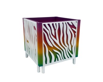 Vaso para suculentas com estampa de zebra e arco-íris: Vaso impresso em 3D com painéis removíveis.