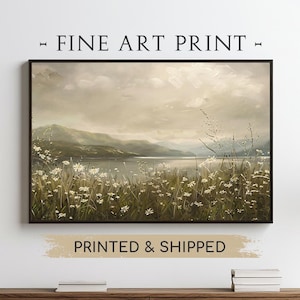 Gelassener Bergsee Fine Art Print Wildes Gänseblümchenfeld Ölgemälde Stil Natur Wand Poster Ruhige Landschaft Wanddeko Geschenk PS