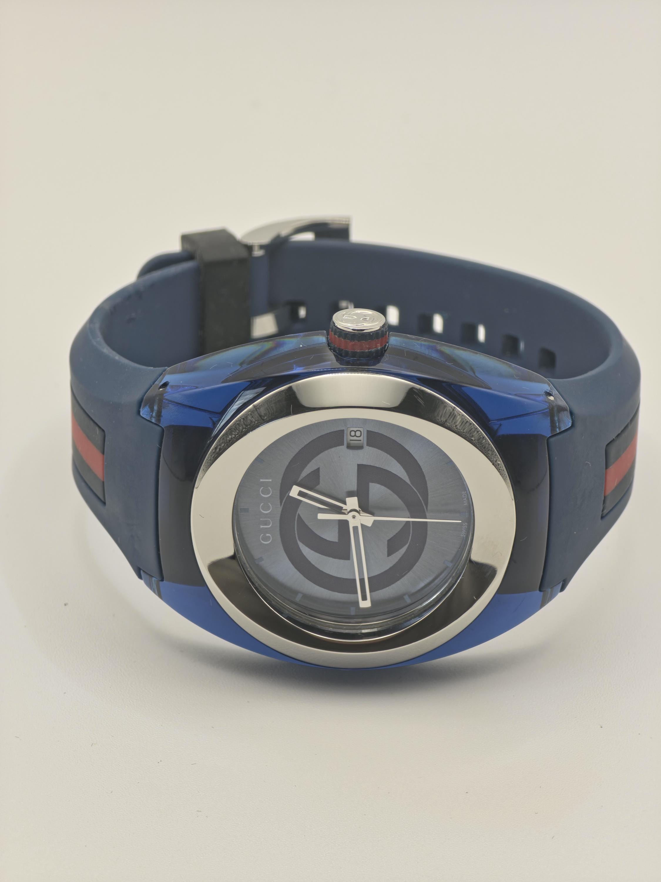 Gucci Sync 137.1 Mens Quartz Wristwatch Blue Dial Rubber Strap