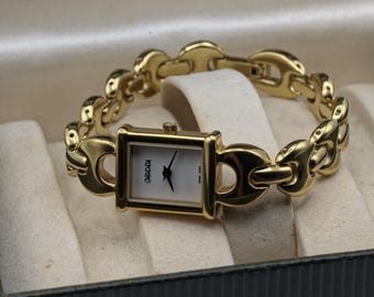 Gucci 1800L Vintage Swiss Women's Watch | Box & Warranty Card Gucci 1800L Vintage Swiss Women's Watch | Box & Warranty Card