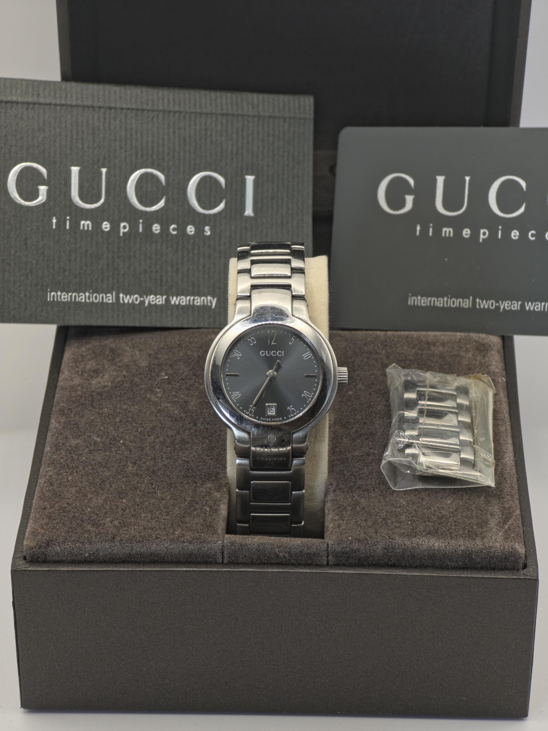 GUCCI 時計　クォーツ　8900L Gucci 8900L Quartz Women's Watch Stainless Steel Date Box Warranty