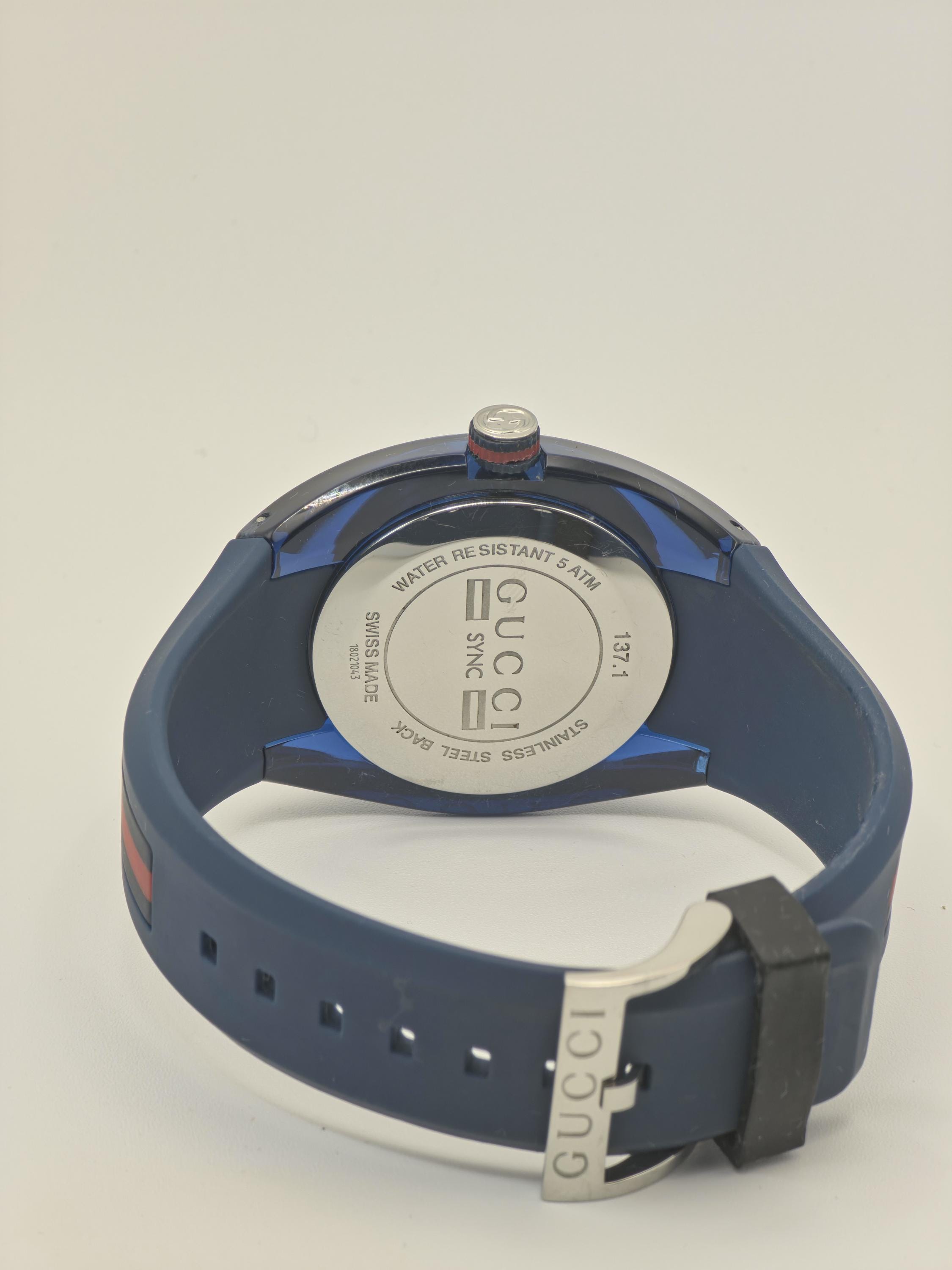 Gucci Sync 137.1 Mens Quartz Wristwatch Blue Dial Rubber Strap