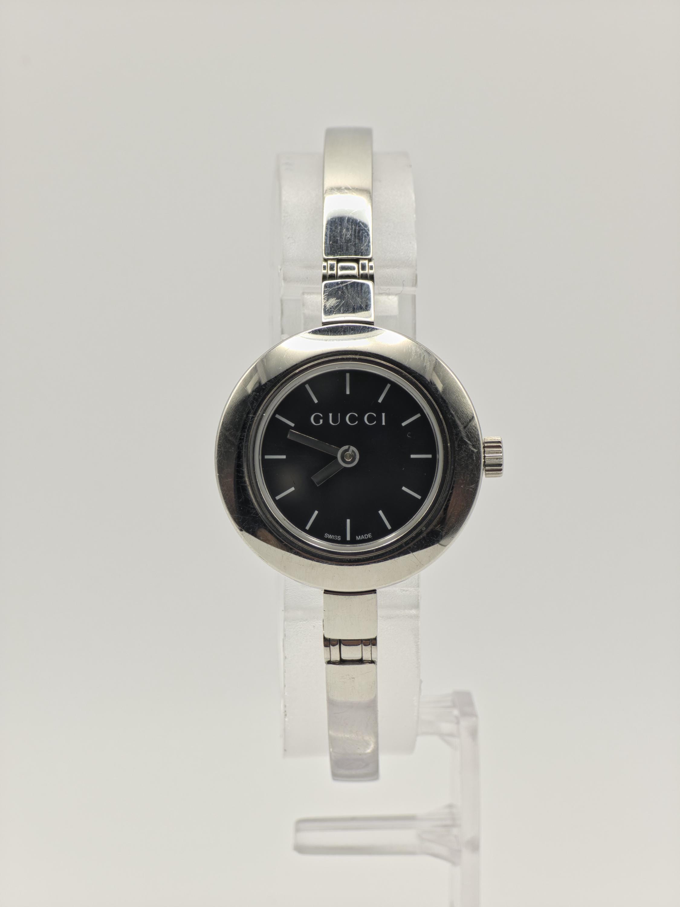 671 稼働　GUCCI時計　1Pダイヤ　ブラック　レディース　バングル　105 Gucci 105 Women's Stainless Steel Quartz Watch – Black Dial