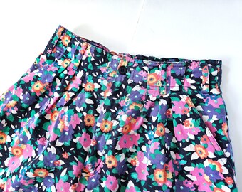 Vintage Shorts. Floral Shorts. 80's Shorts. Patched Jeans. Summer Shorts. Vintage Clothing.