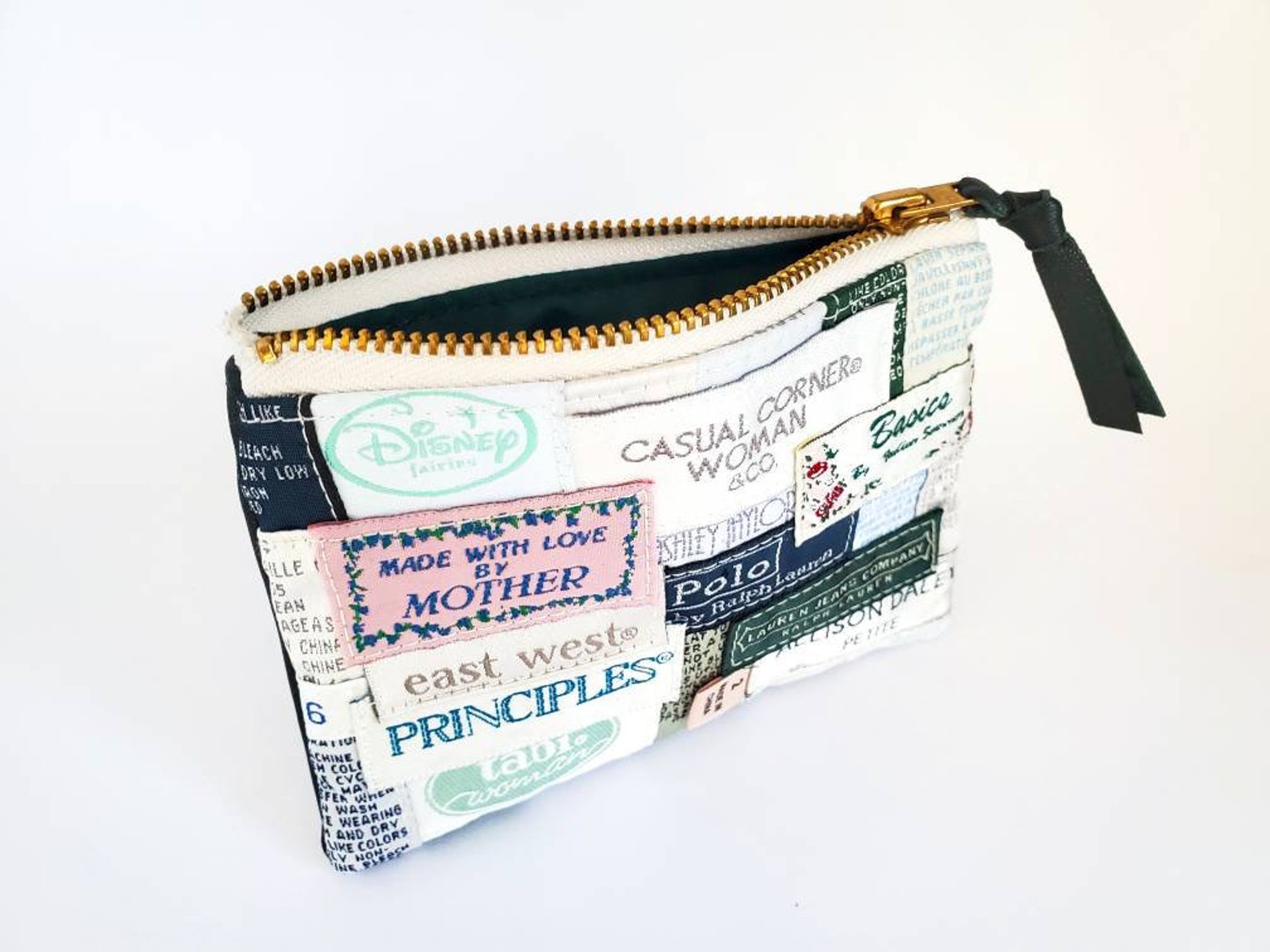 UPCYCLED Label Change Purse. Étiquettes de vêtements recyclés. Etsy